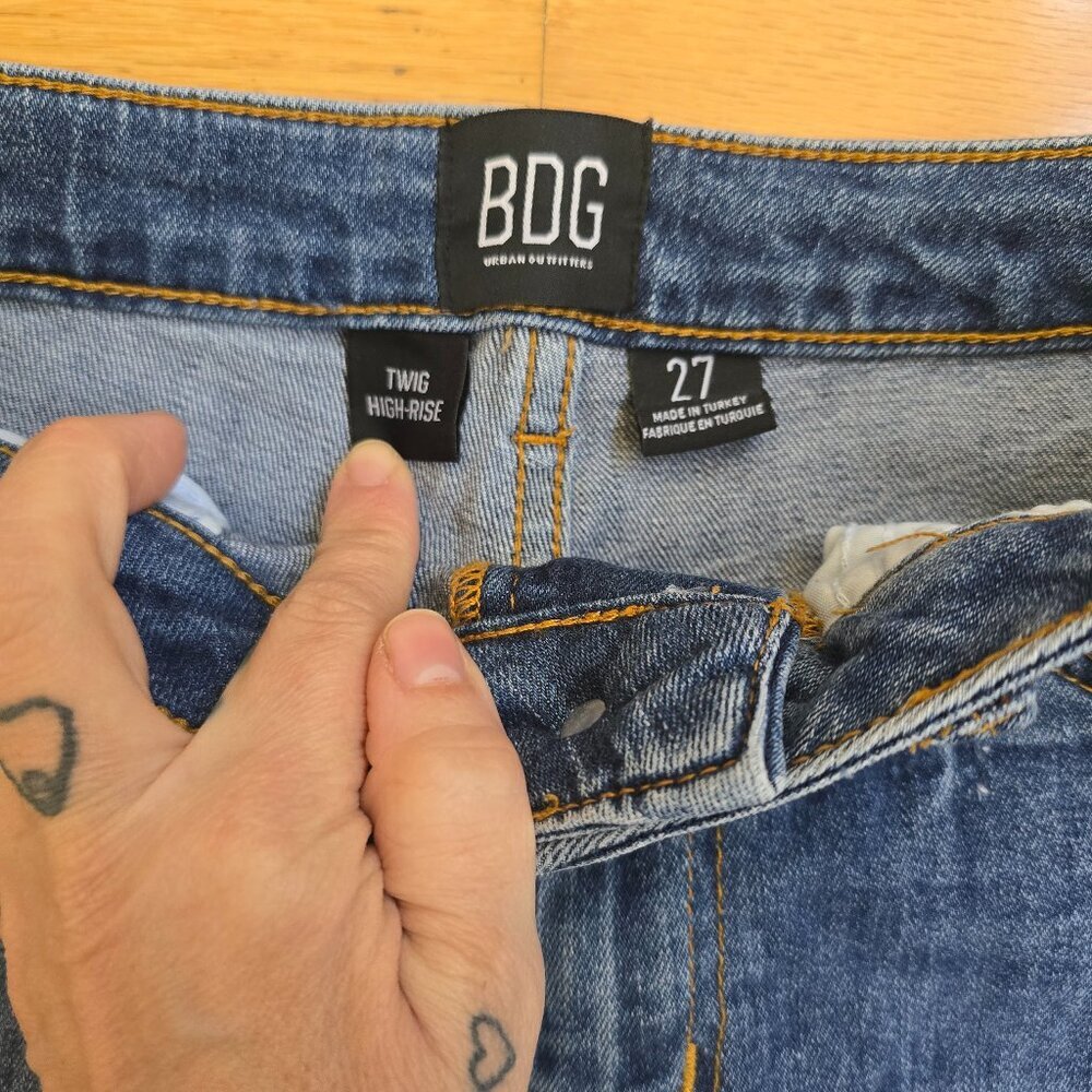 ​BDG | Twig medium wash denim high rise distressed skinny jeans | WMS 27" - Picture 3 of 9